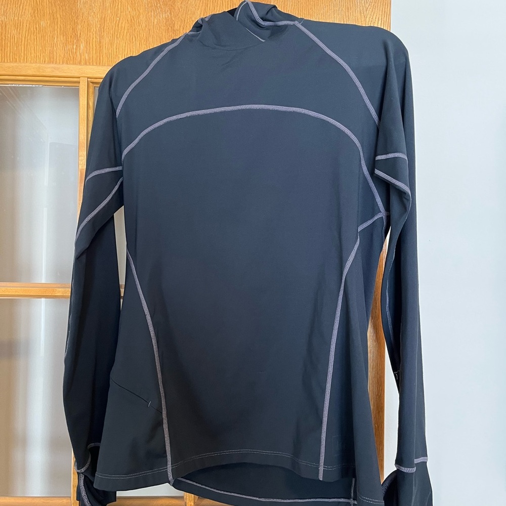 REI black women’s pullover small.
